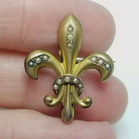 Vintage Fleur De Lis Shape Brooch with Hook Seed Pearl Gold Tone C Clasp Antique - Picture 1 of 7